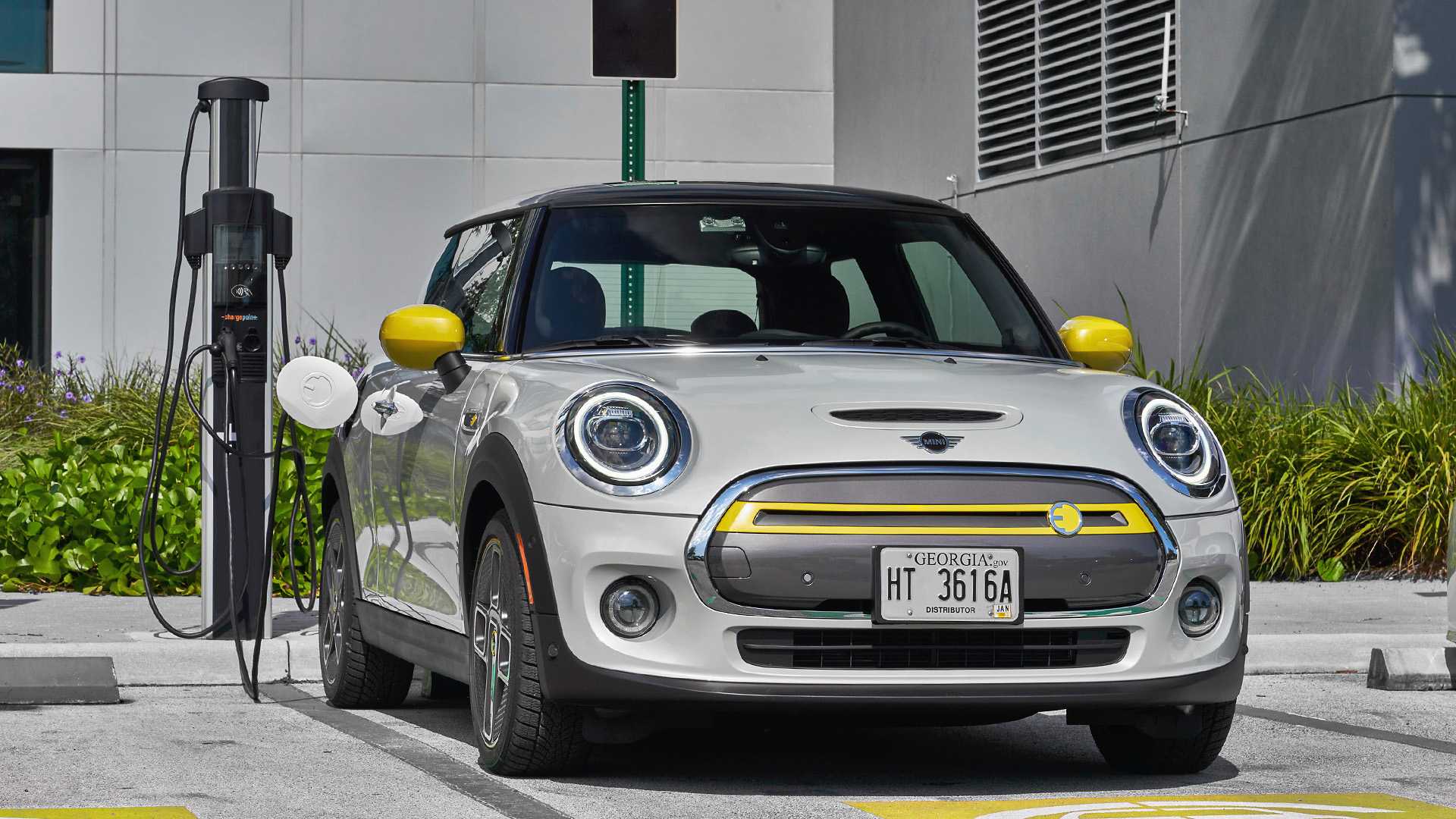 La MINI Cooper SE 2022 obtient une gamme EPA et une efficacité accrues