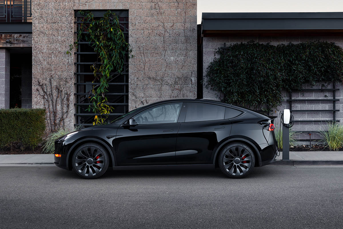 Tesla a expédié les premiers Model Y vers l'Europe !