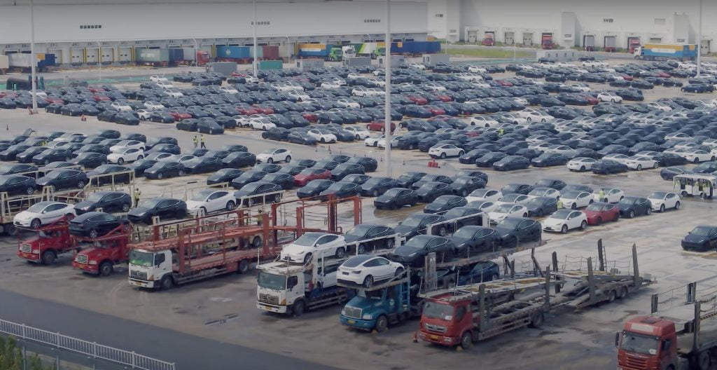 La superbulle Tesla Cathie Wood appelle GM au milieu des résultats du blockbuster Q3 de TSLA