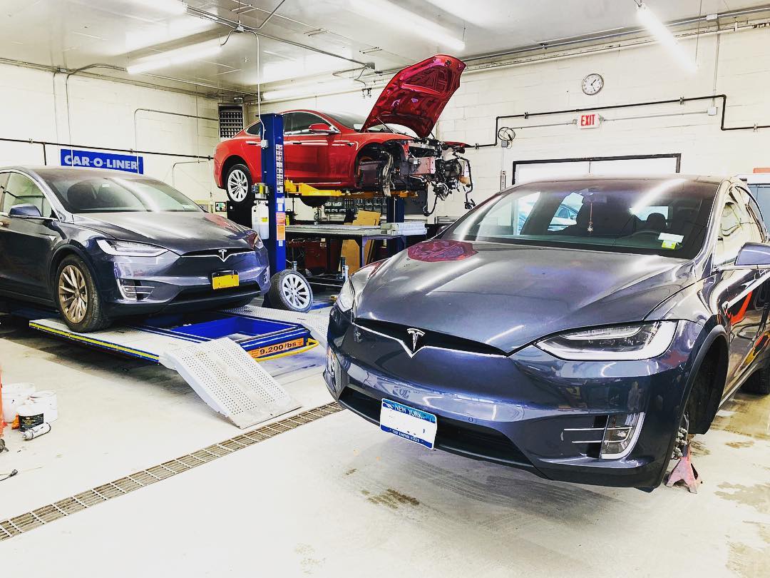 Tesla reconnaît ses défis de service et s'engage à une sérieuse rampe d'équipe de réparation