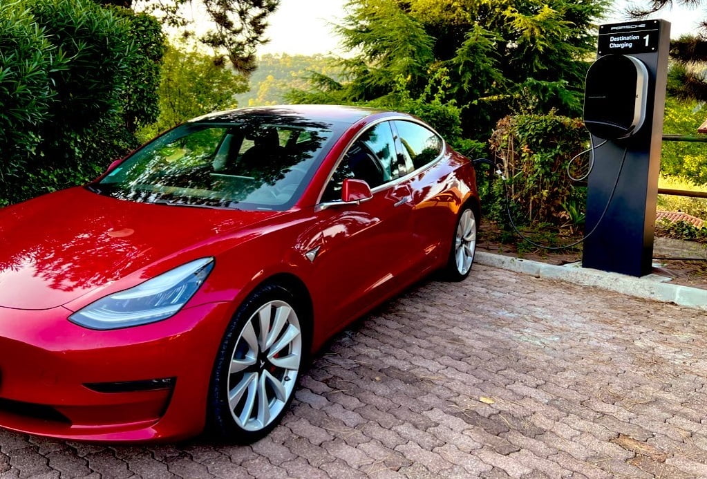 Recharge voiture électrique à l'hôtel