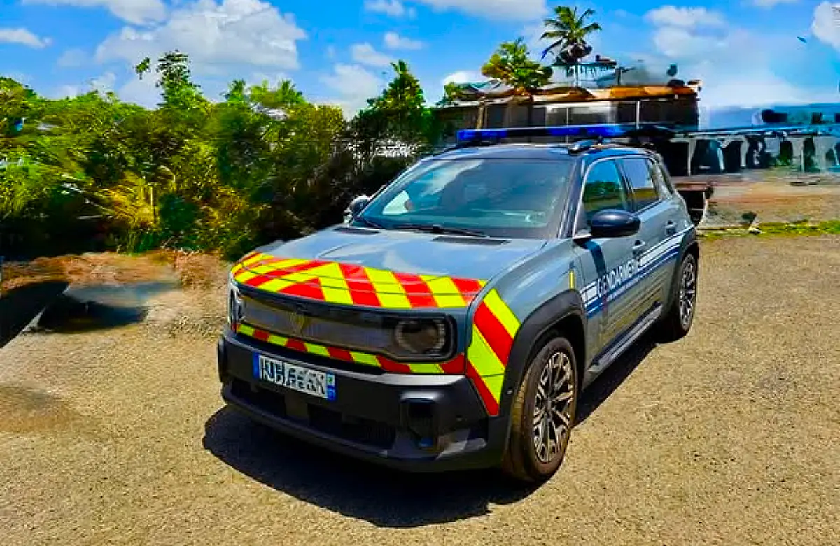 R4 E-Tech électrique gendarmerie
